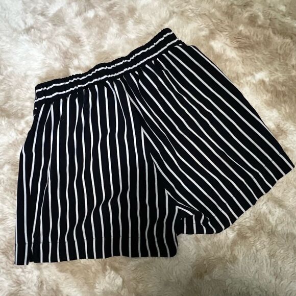Mosaic & Co Belted Shorts - Picture 2 of 4
